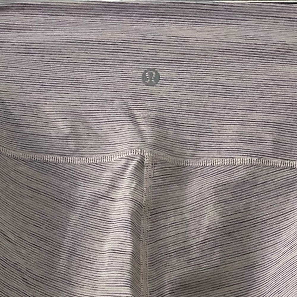 Lululemon leggings size 6 wunder train 28”